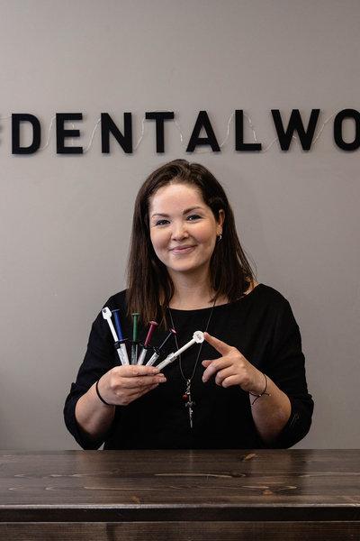 Невидимая реставрация частичных дефектов передней группы зубов